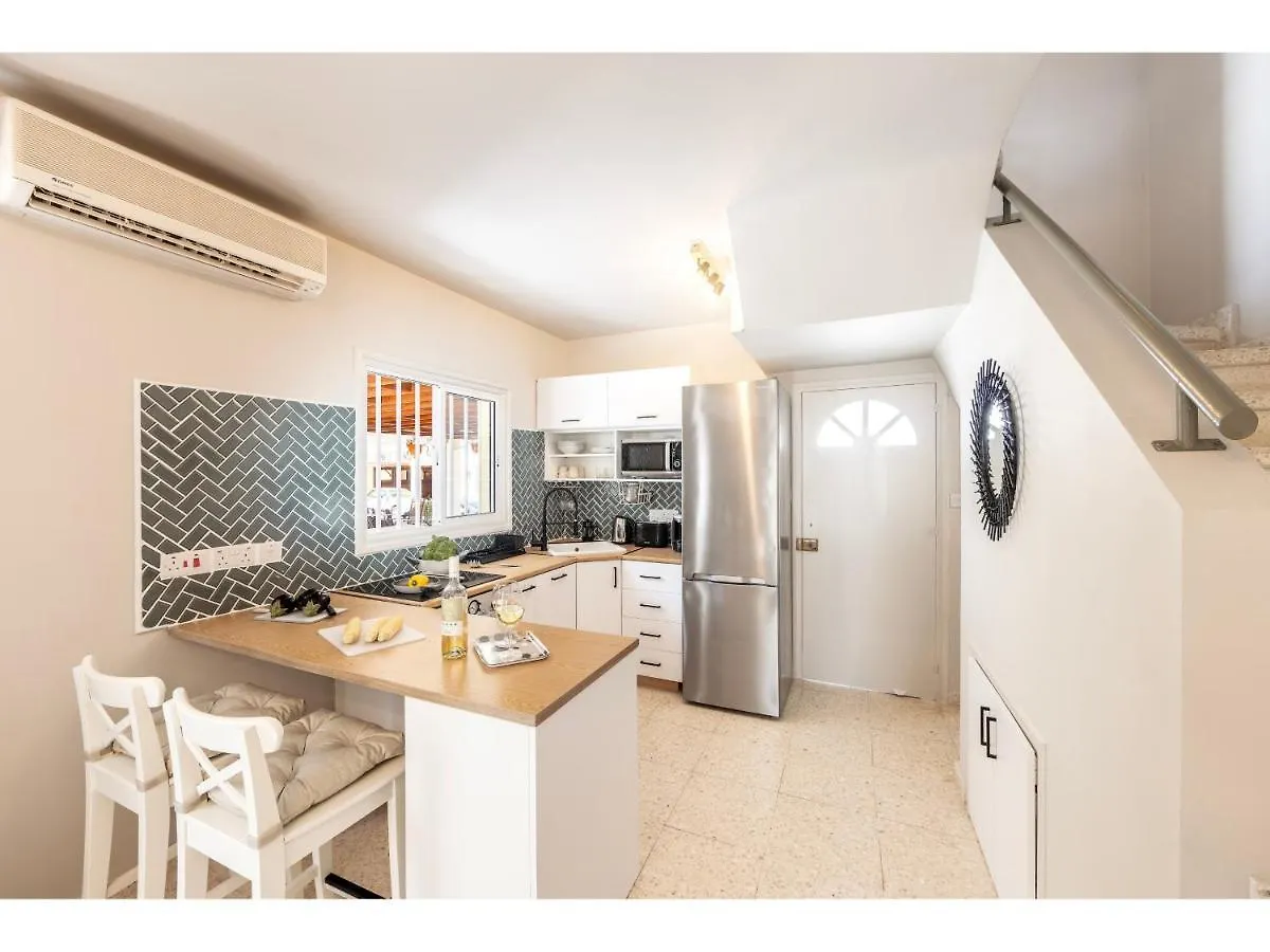 Anas Kiti Seaside Villa Meneou