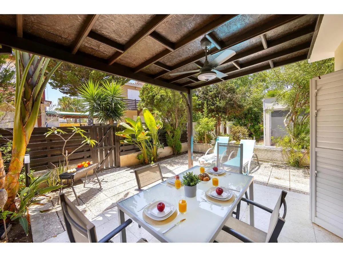Anas Kiti Seaside Villa Meneou 0*,