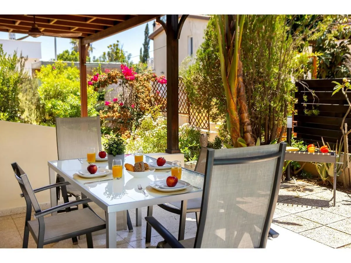 Anas Kiti Seaside Villa Meneou