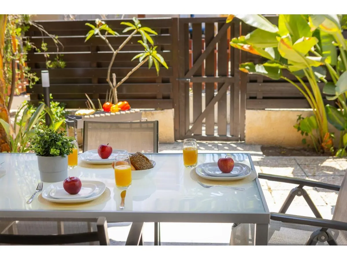 Anas Kiti Seaside Villa Meneou